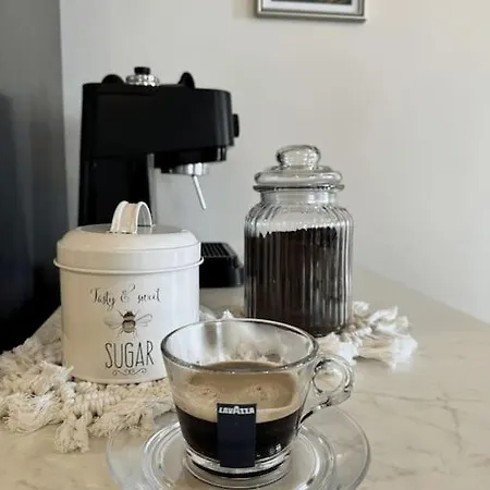 Stylish 1br Flat With Sunny Terrace