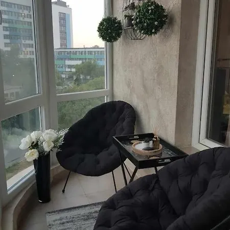 Stylish 1br Flat With Sunny Terrace Lejlighed *