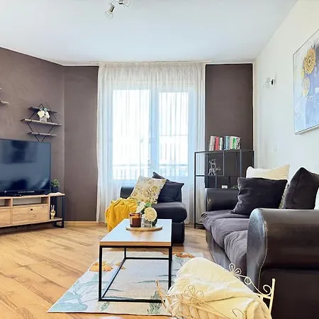 Stylish 1br Flat With Sunny Terrace
