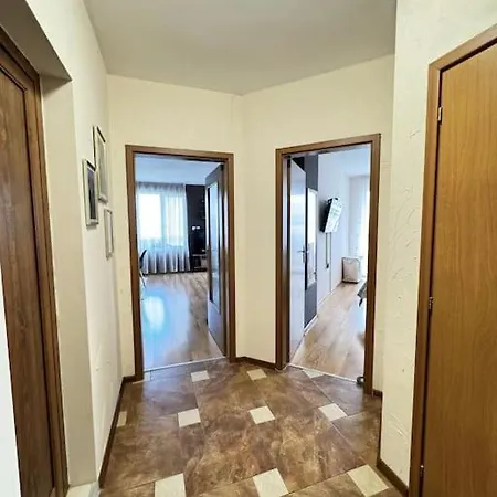 Stylish 1br Flat With Sunny Terrace Lejlighed