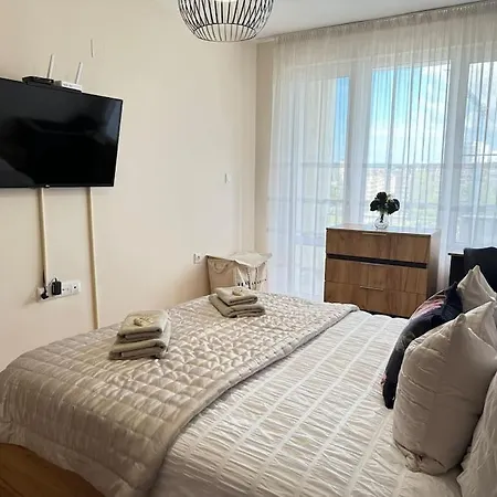 Stylish 1br Flat With Sunny Terrace Lejlighed *
